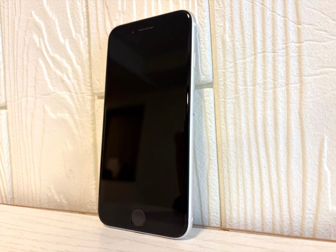 Apple iPhone SE 第3世代 64GB スターライト　ホワイト　白