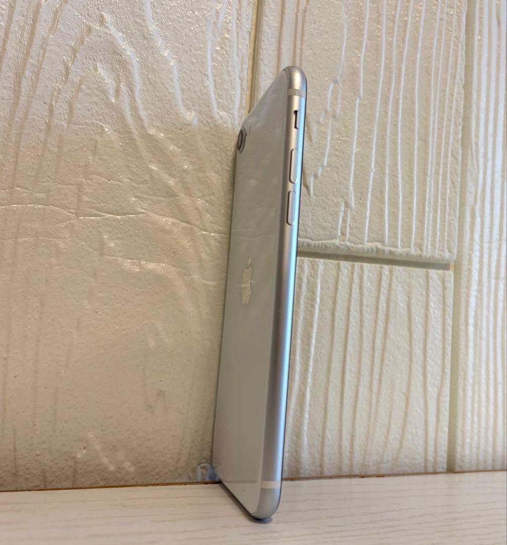 Apple iPhone SE 第3世代 64GB スターライト　ホワイト　白