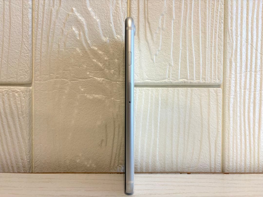 Apple iPhone SE 第3世代 64GB スターライト　ホワイト　白