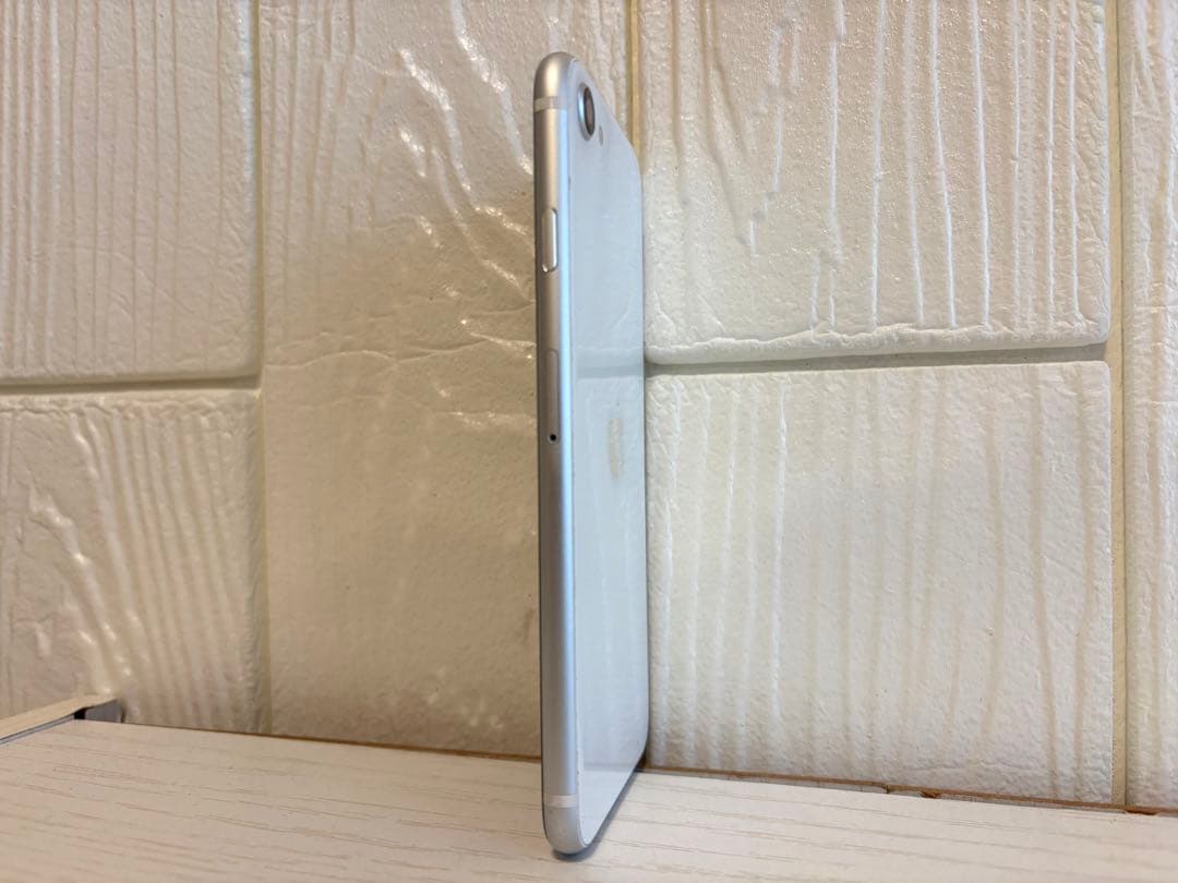 Apple iPhone SE 第3世代 64GB スターライト　ホワイト　白