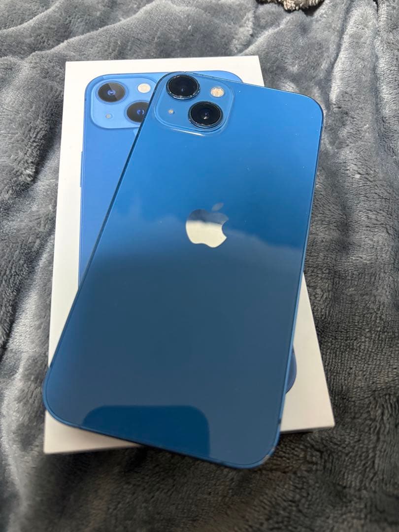 しづ　iPhone13 128gb ブルー