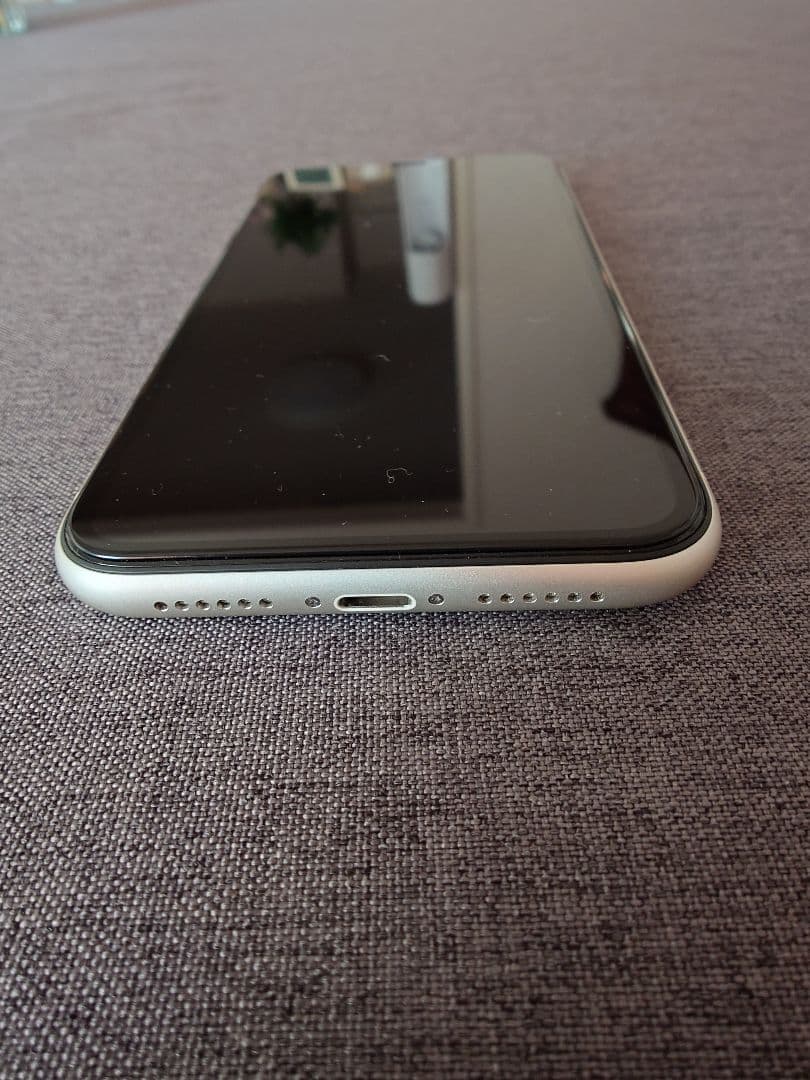 iPhone11 64GB ホワイト　美品　SIMフリー