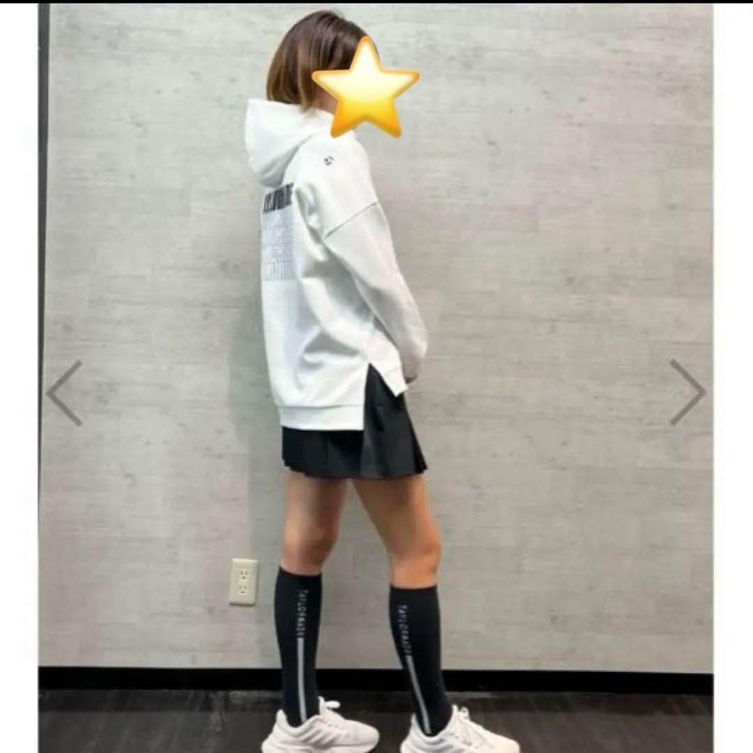 【TaylorMade】新品✨S フード付きロゴトレーナー　スリット付き　秋冬