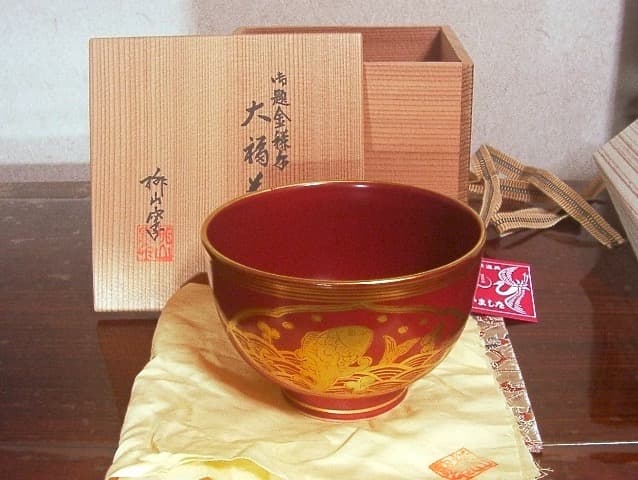 京焼・清水焼　手塚大示窯作　御題金蘭手　大福茶碗　共箱　古物。