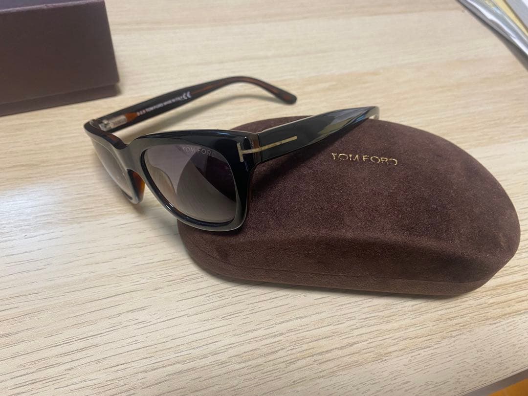 TOM FORD サングラス ブラック