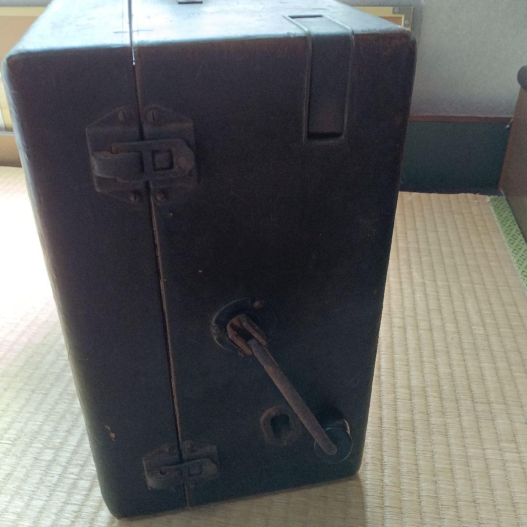 大分古いコロンビアの蓄音機です。