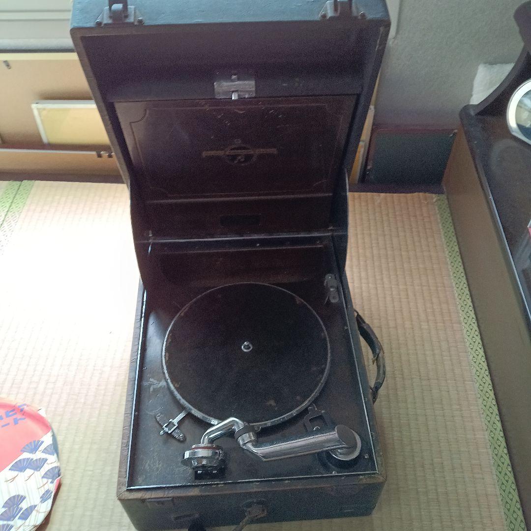 大分古いコロンビアの蓄音機です。