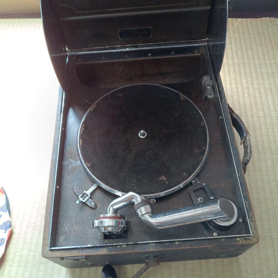 大分古いコロンビアの蓄音機です。