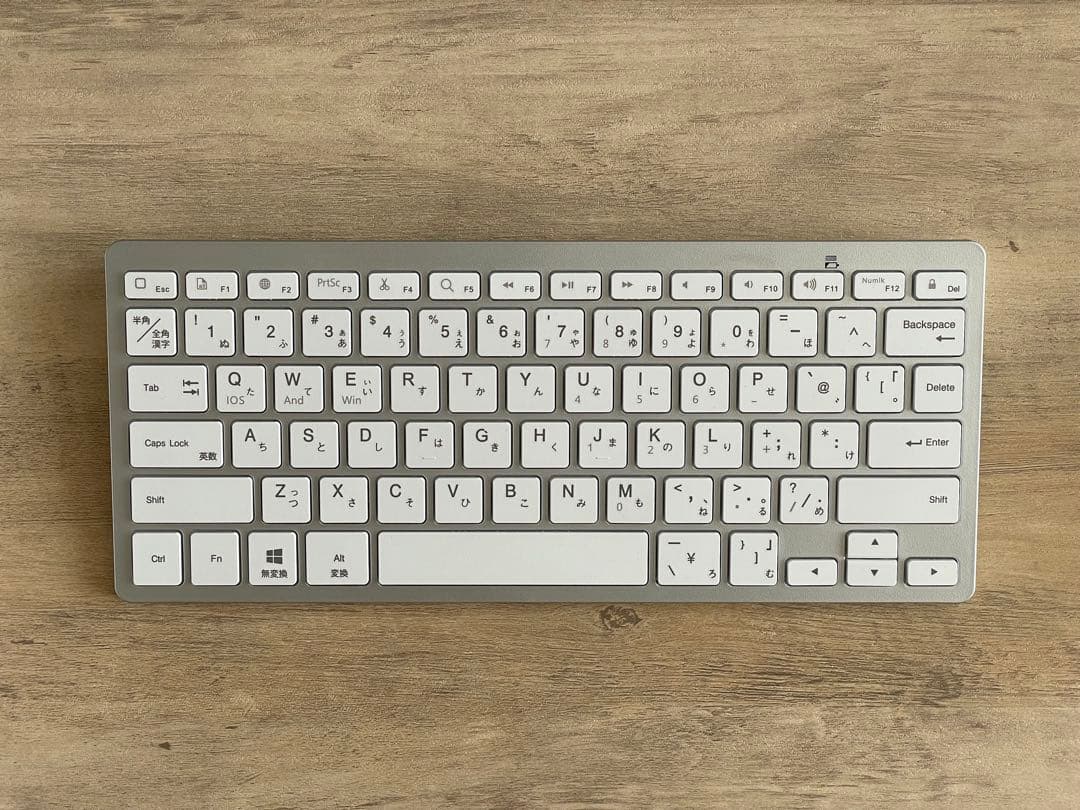 iPad Air 第5世代 スターライト WiFi 64GB　　　 ※充電器無し