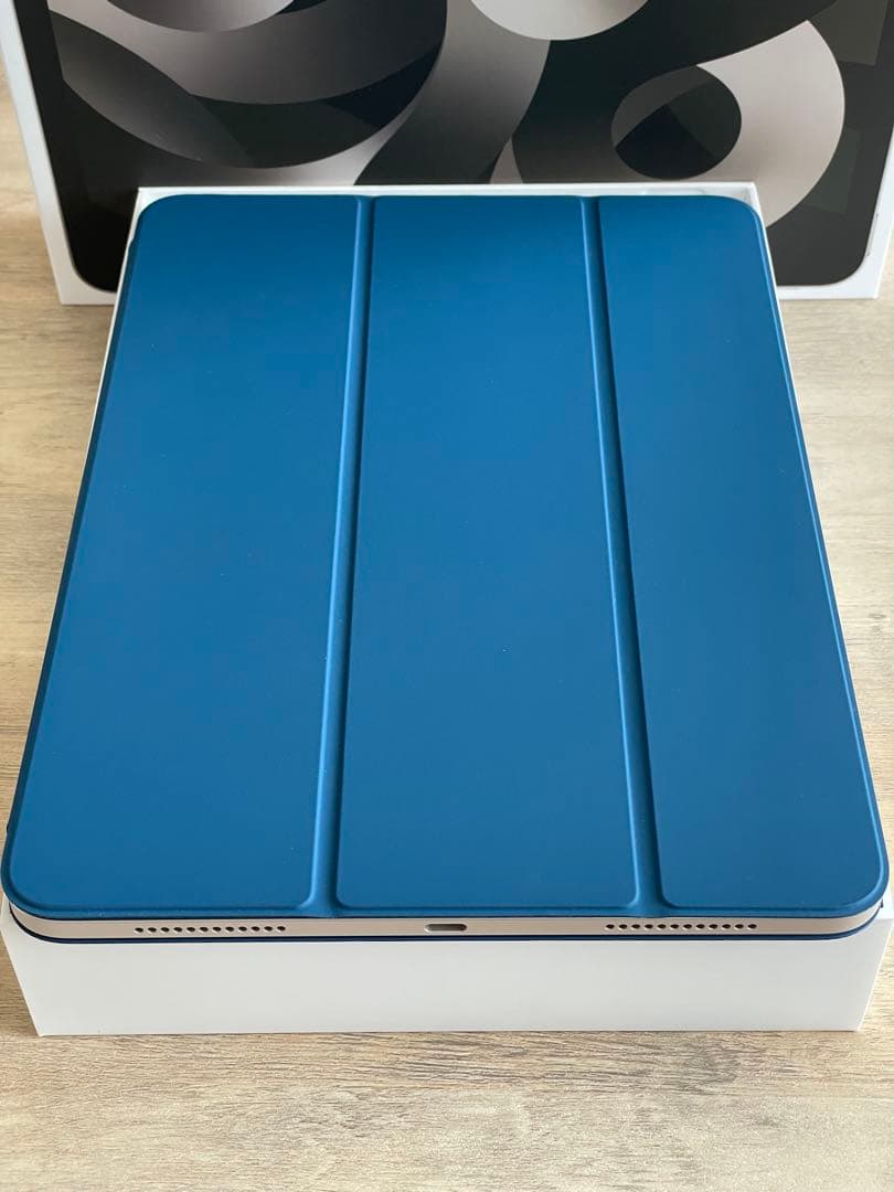 iPad Air 第5世代 スターライト WiFi 64GB　　　 ※充電器無し