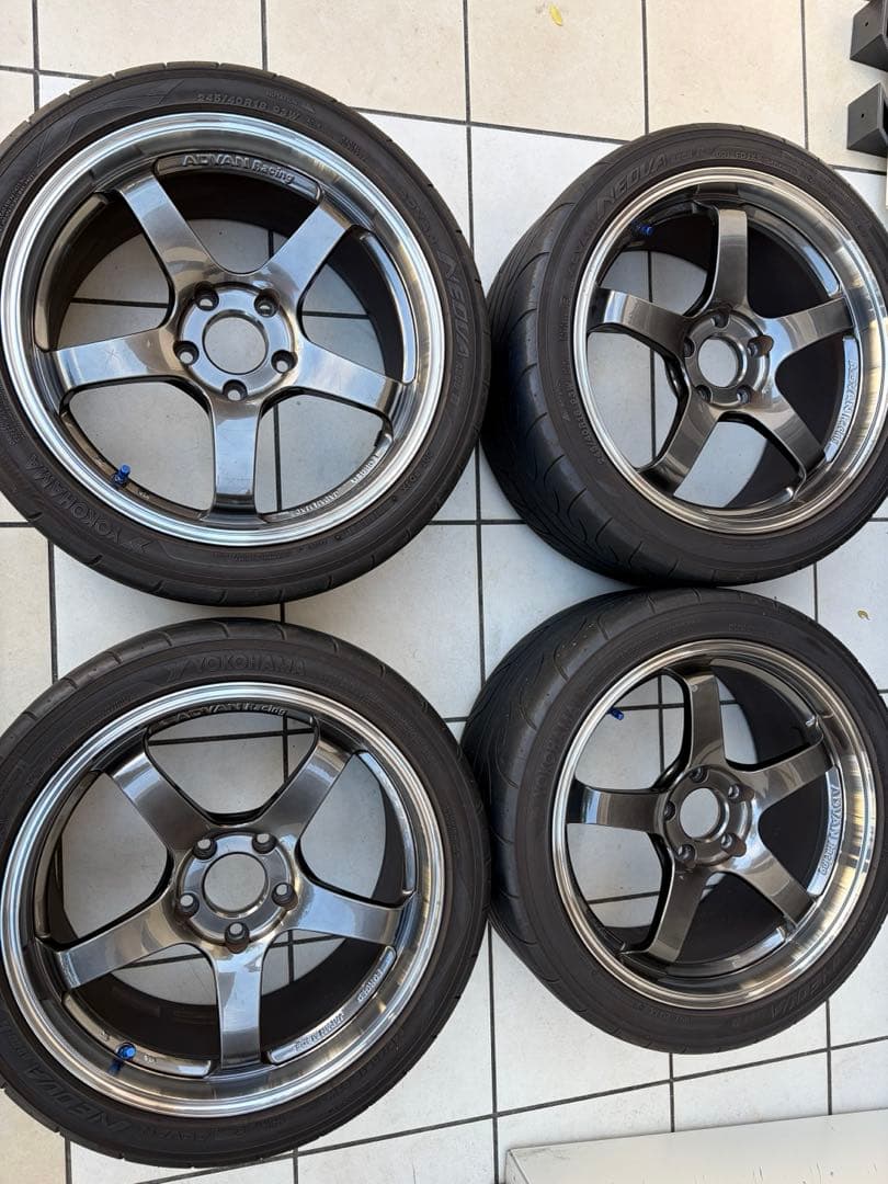 ADVAN レーシングGT 18インチ ホイールセット