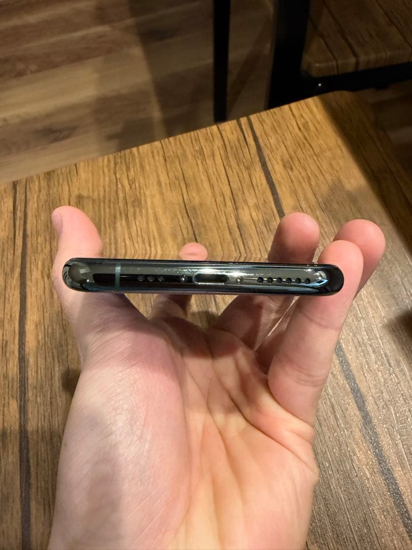 iPhone11pro 256gb ミッドナイトグリーン　simフリー　美品