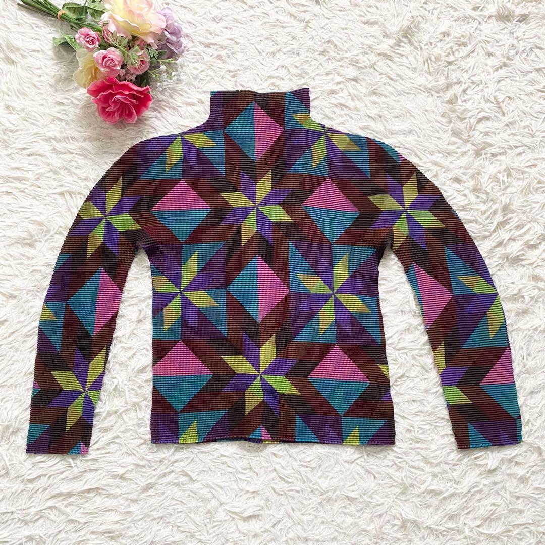 ピーリック■me　イッセイミヤケ　プリーツ　ハイネック　幾何学　総柄