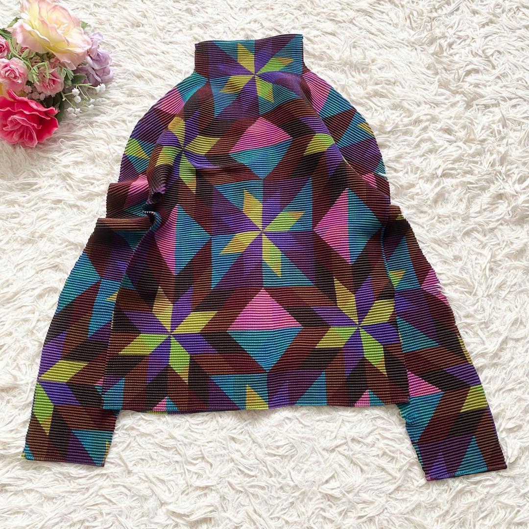 ピーリック■me　イッセイミヤケ　プリーツ　ハイネック　幾何学　総柄