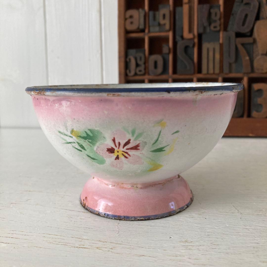 ぷ*い様 フランスアンティーク☘️ホーロー レア ピンク花柄トレイ ボウル