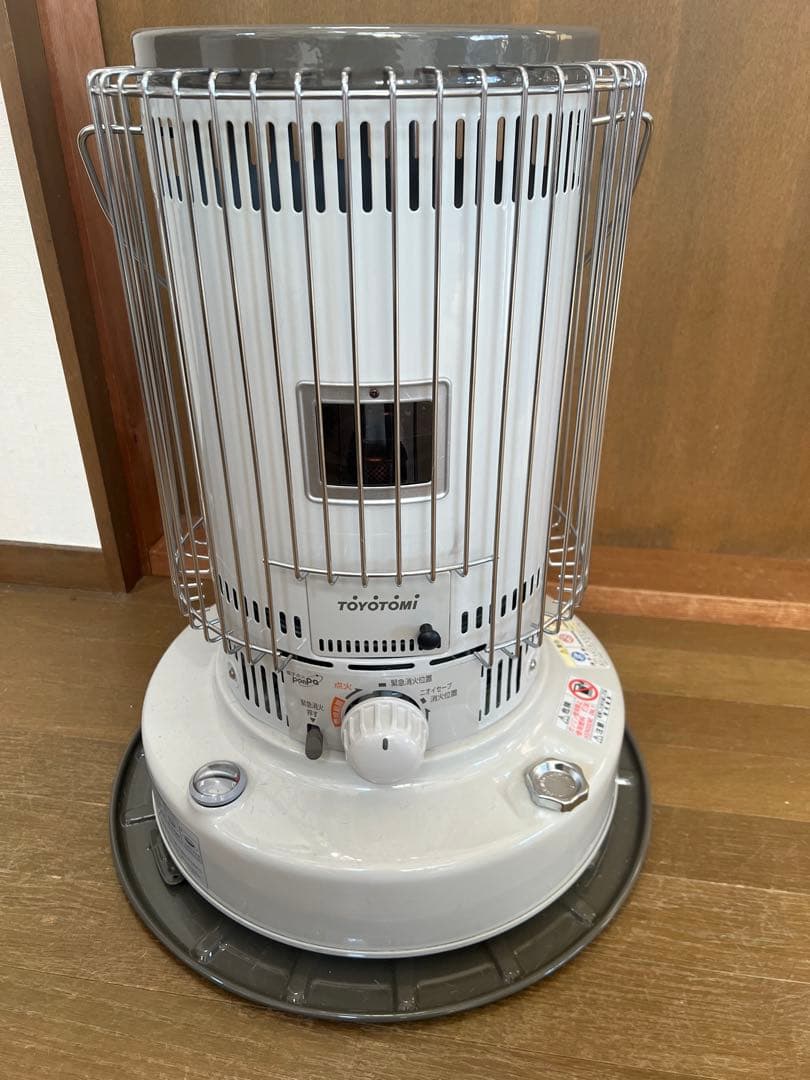 25年製 トヨトミ KS-67H(W) 対流型石油ストーブ ホワイト