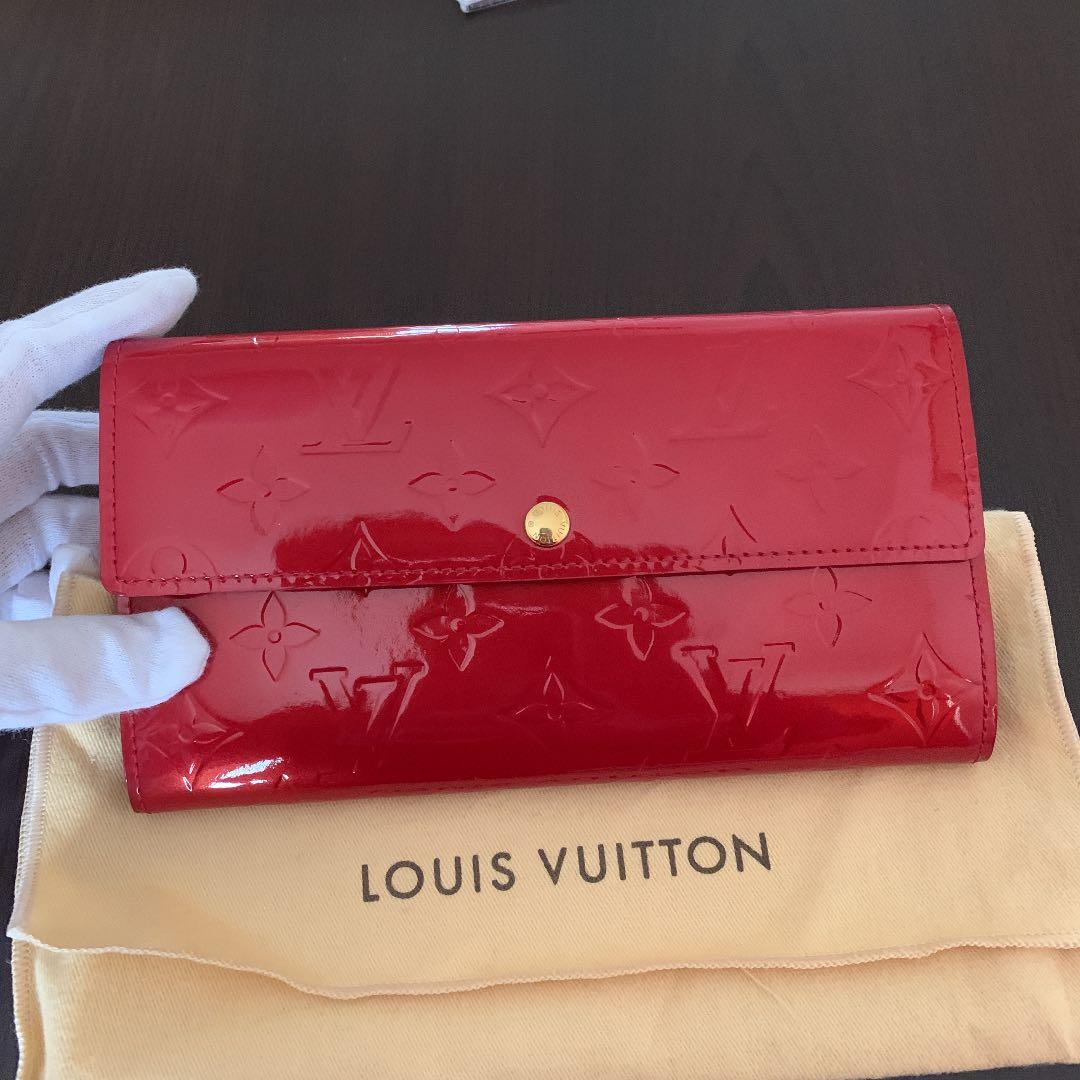 ルイヴィトン ヴェルニ モノグラム　長財布　赤