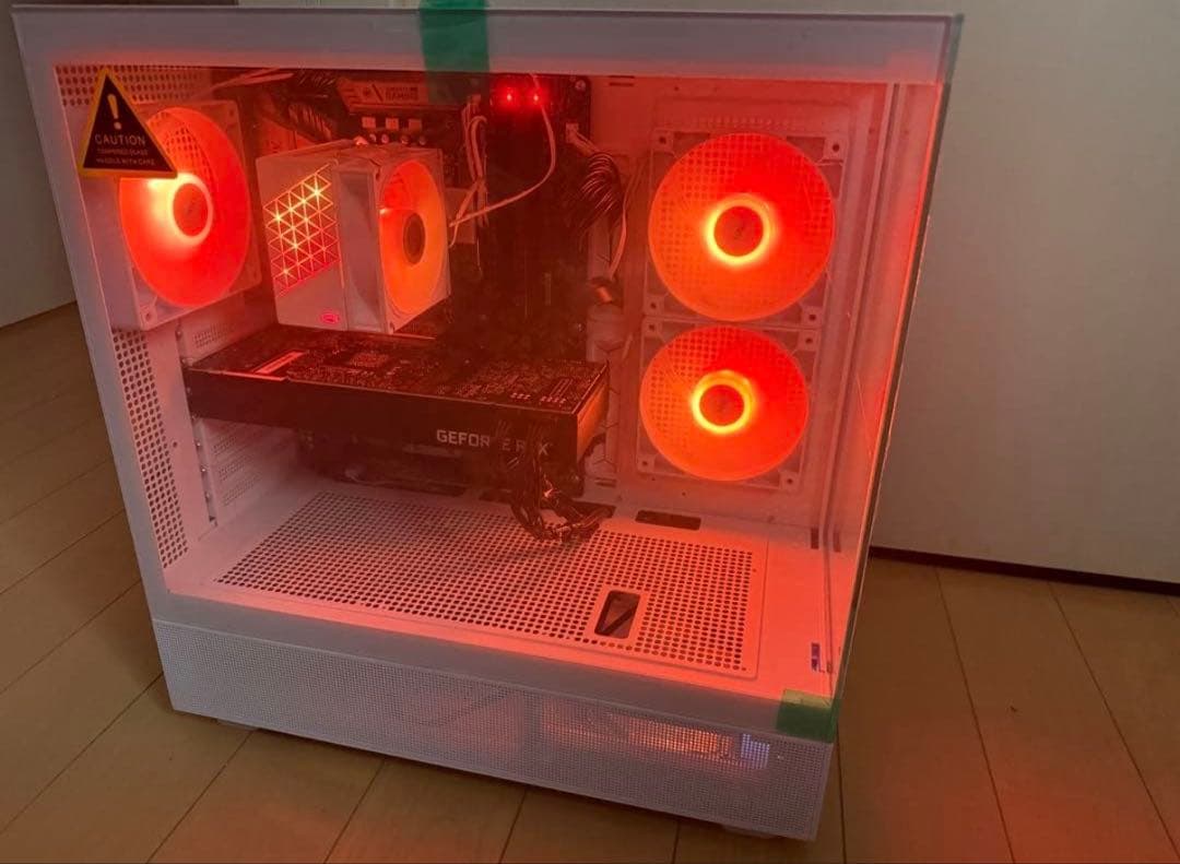 ジャンヌ•ダルク小島 ホワイトゲーミングPC