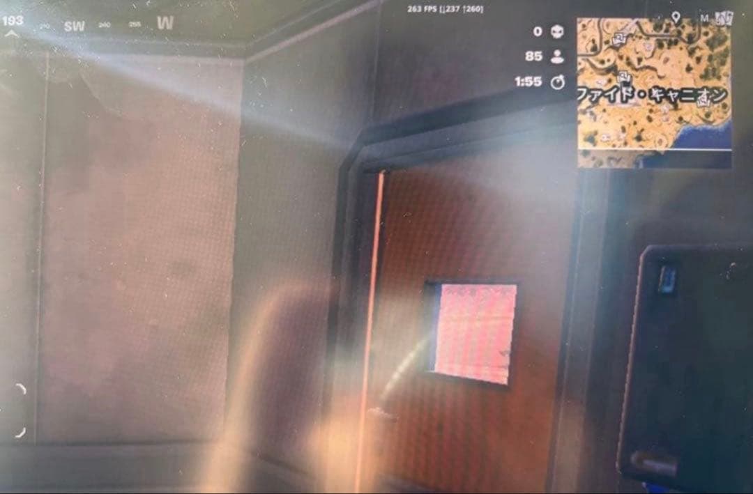 ジャンヌ•ダルク小島 ホワイトゲーミングPC