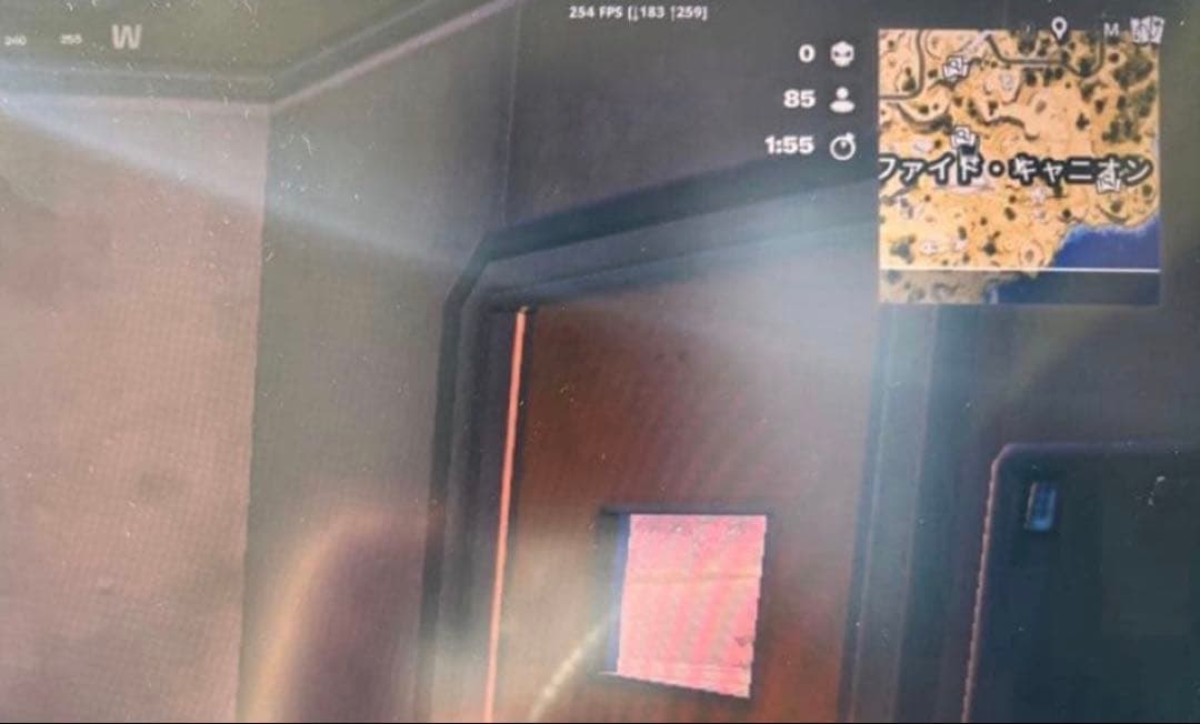 ジャンヌ•ダルク小島 ホワイトゲーミングPC