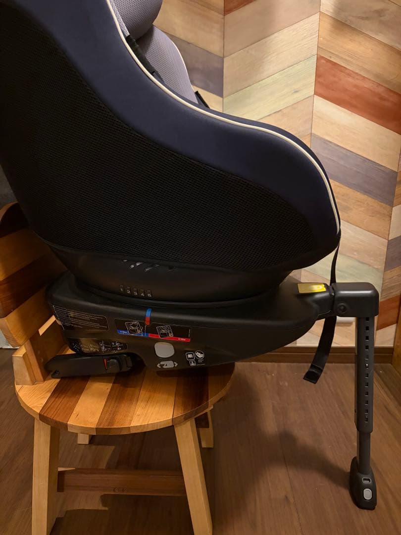 【土日値下中！送料込‼︎】Joieアーク360°チャイルドシートブラック&ネイビー