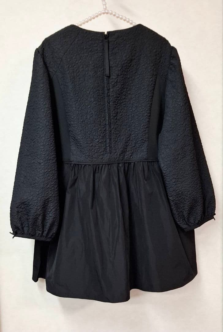 【新品タグ付】スーパービューティー エンボス リボン チュニック 黒 44 LL