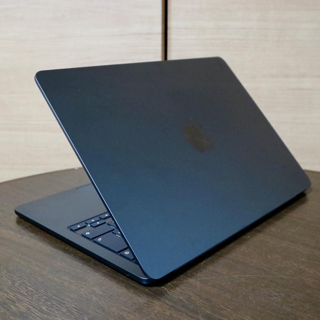 ★M2 MacBook Air 13.6 （M2/8GB/256GB）箱あり★