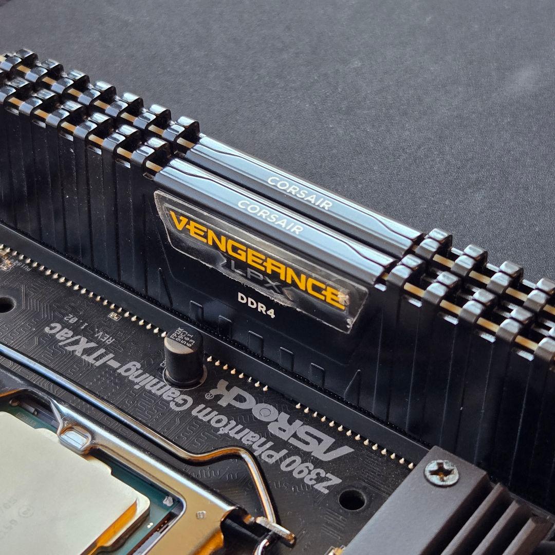 CPU i5 9600KF / Z390 ITX / DDR4-3200 16GBx2