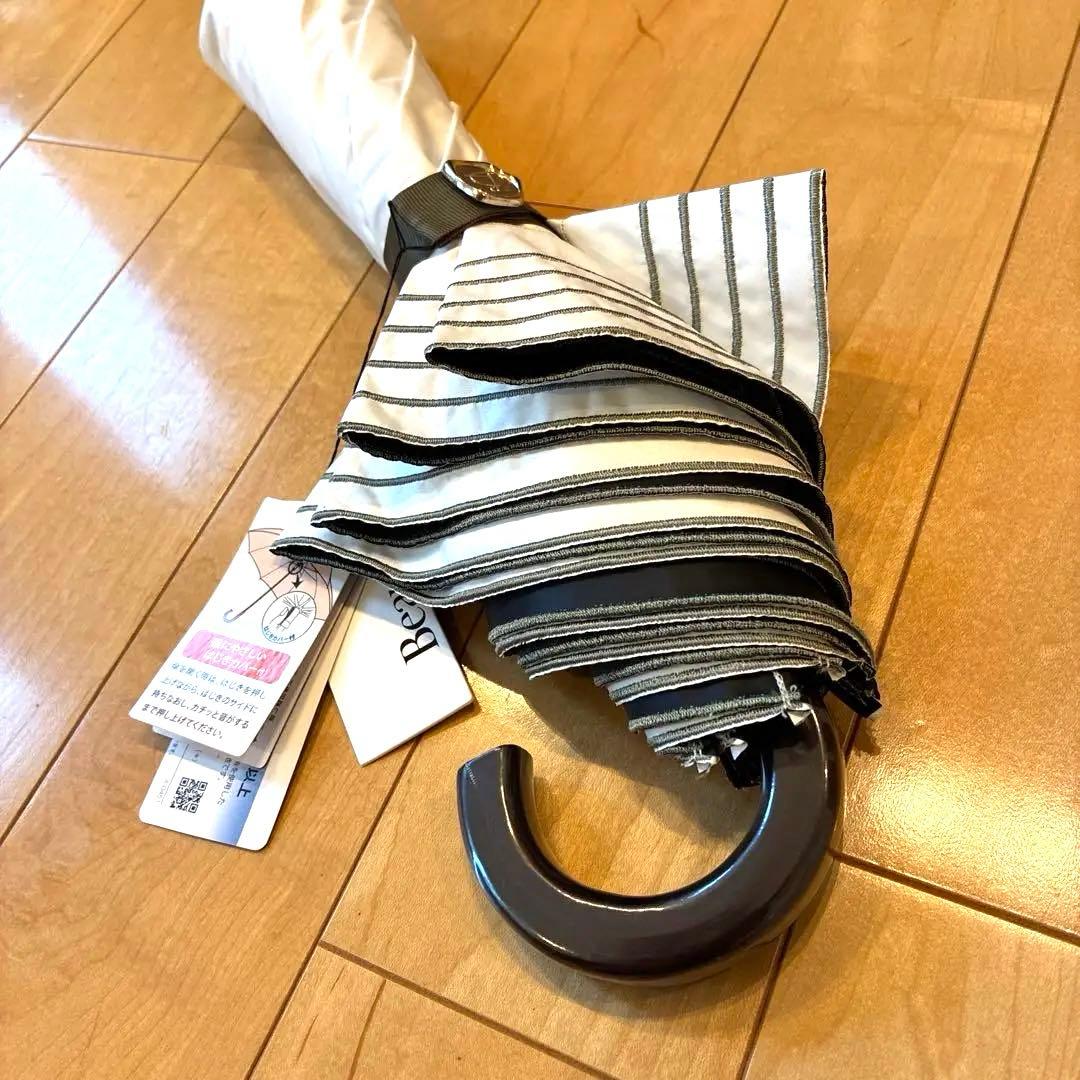 ビューランス　持ち手付き　フリルが素敵な　ホワイト×カーキ晴雨兼用日傘