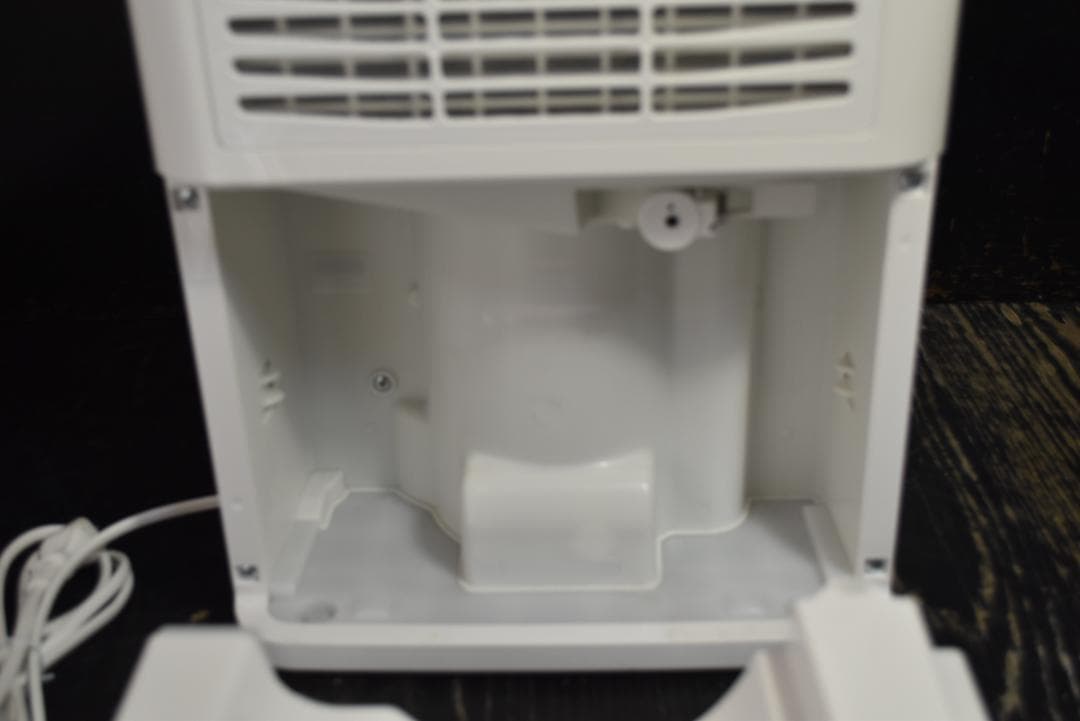 コンプレッサー式衣類乾燥除湿機1.8L　DCE-6515　2024年製