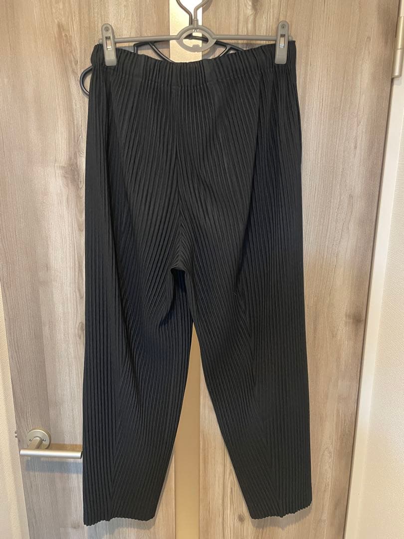 プリーツパンツ　センタープレス　サイズ3 オムプリッセイッセイミヤケ　黒