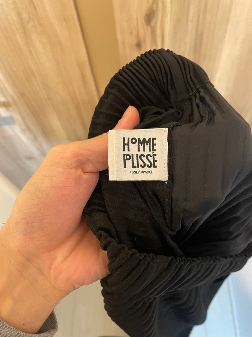 プリーツパンツ　センタープレス　サイズ3 オムプリッセイッセイミヤケ　黒