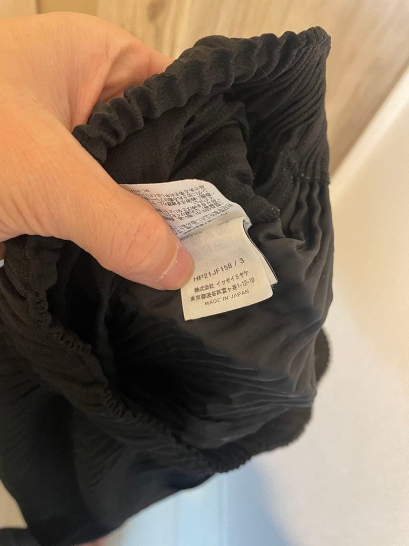 プリーツパンツ　センタープレス　サイズ3 オムプリッセイッセイミヤケ　黒