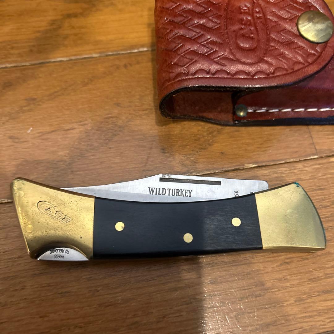 ワイルドターキーのグッズと空瓶