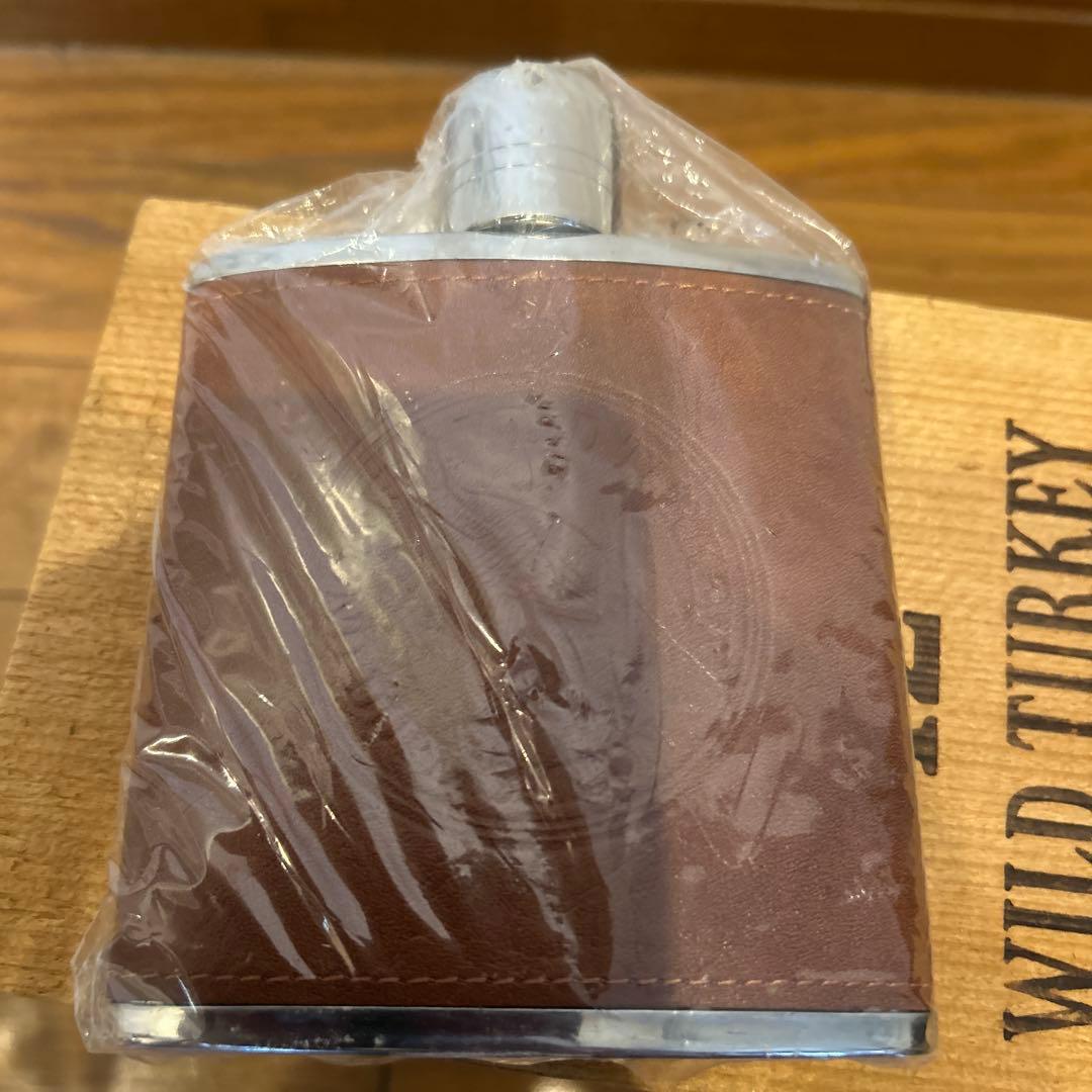 ワイルドターキーのグッズと空瓶