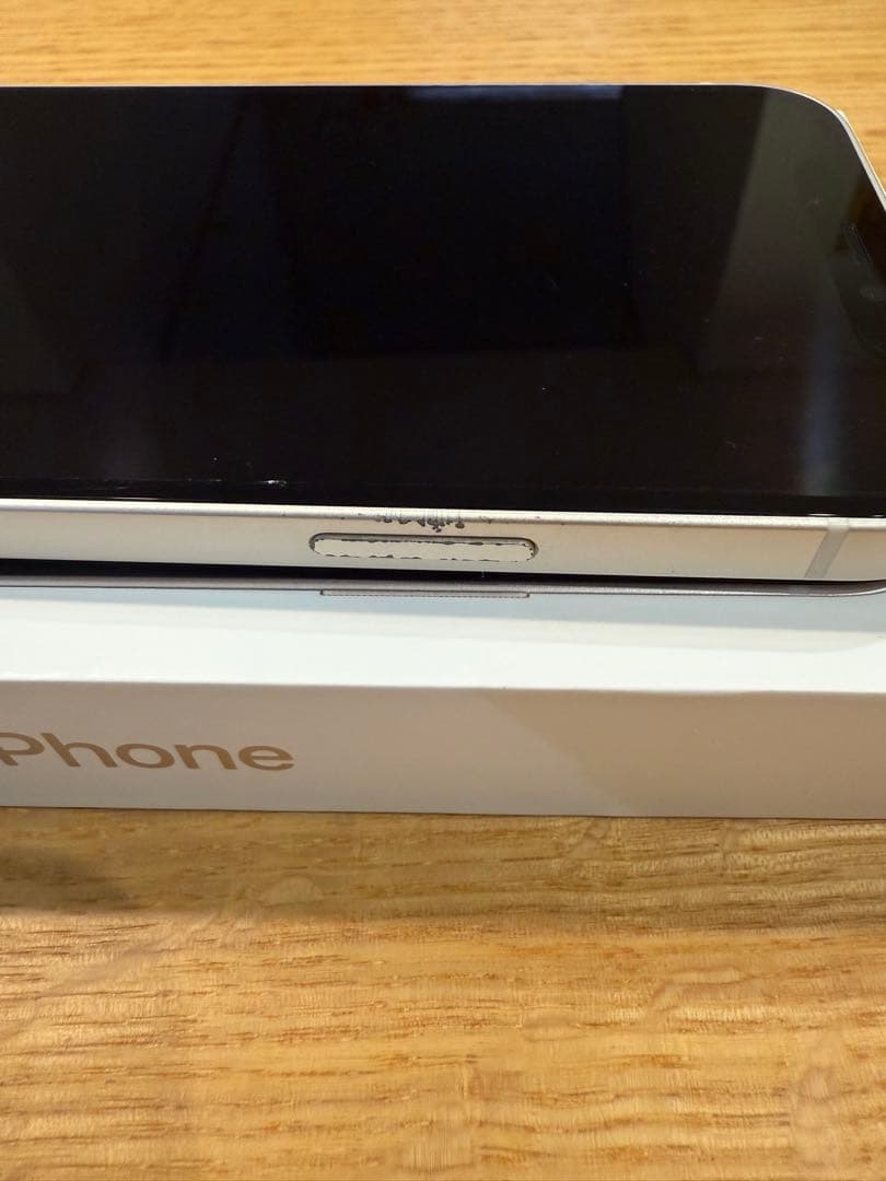 iPhone 12 ホワイト