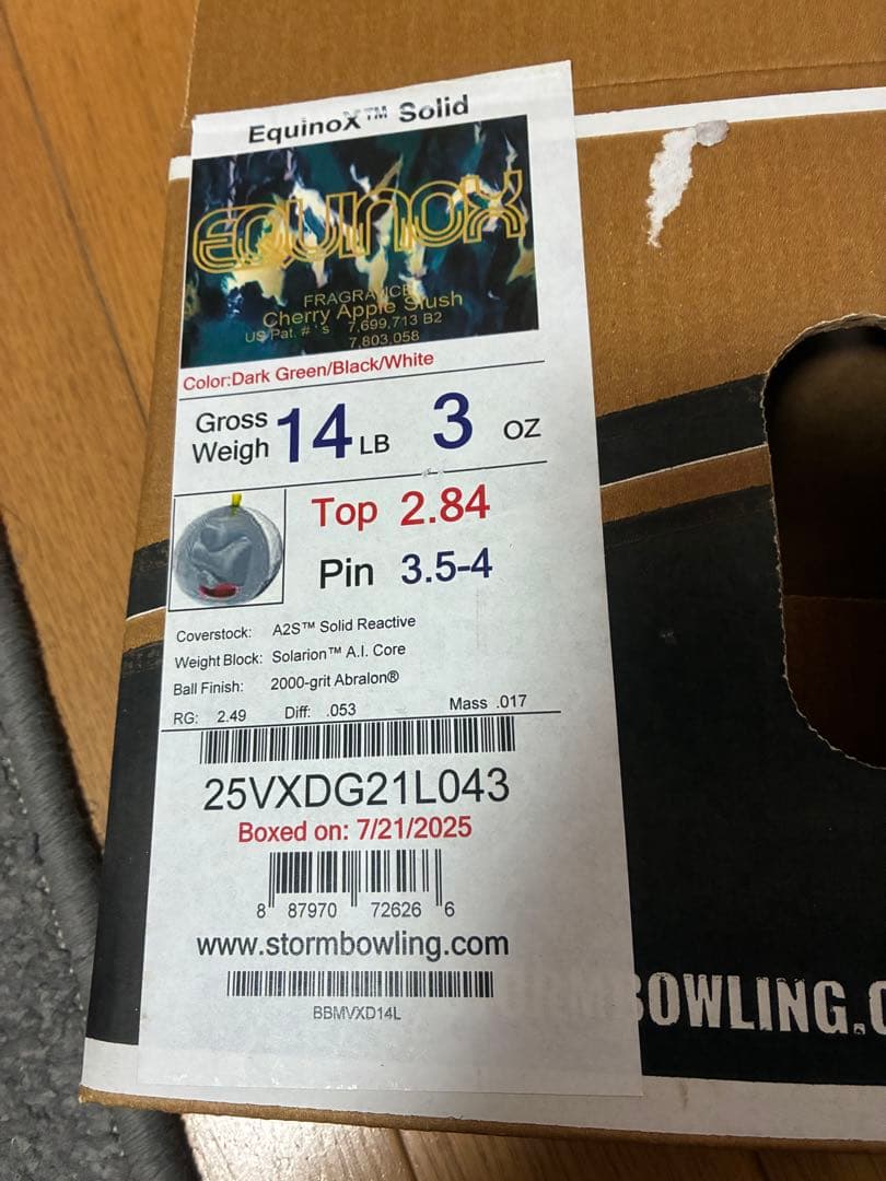 Storm Equinox Solid ボウリングボール 14LB