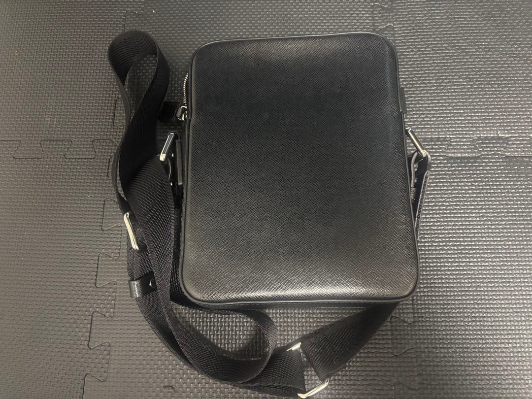 Vivienne Westwood ブラックショルダーバッグ