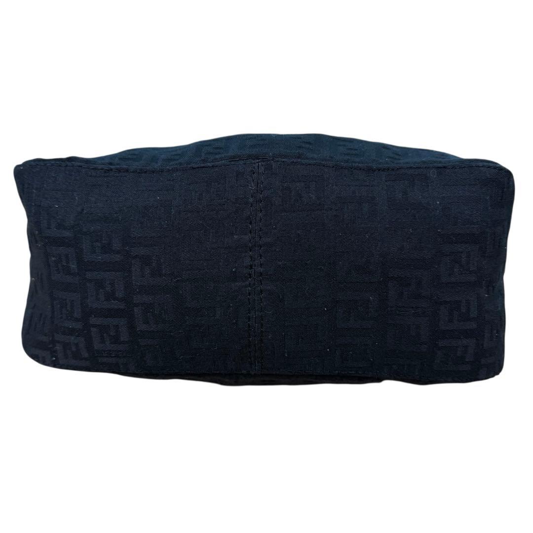 【美品】FENDI フェンディ バニティ アクセサリーポーチ ズッカ柄 ブラック