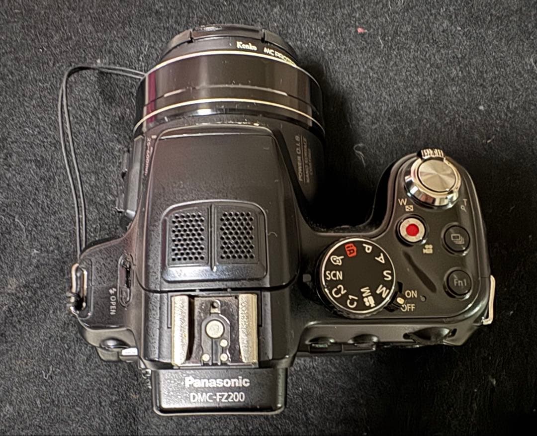 Panasonic FZ200 コンパクトデジタルカメラ