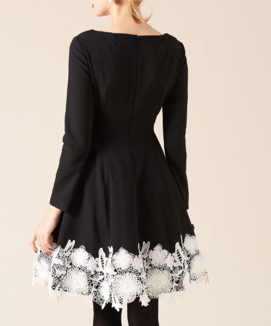 新品タグ付き☆JENNEラグジュアリーレースヘムワンピース