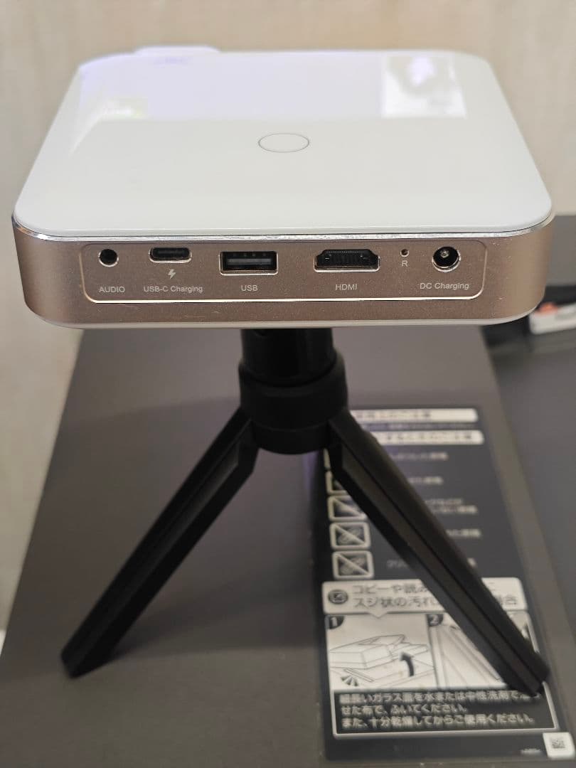 キャンプに！超小型高性能モバイルプロジェクター kabeni pro2