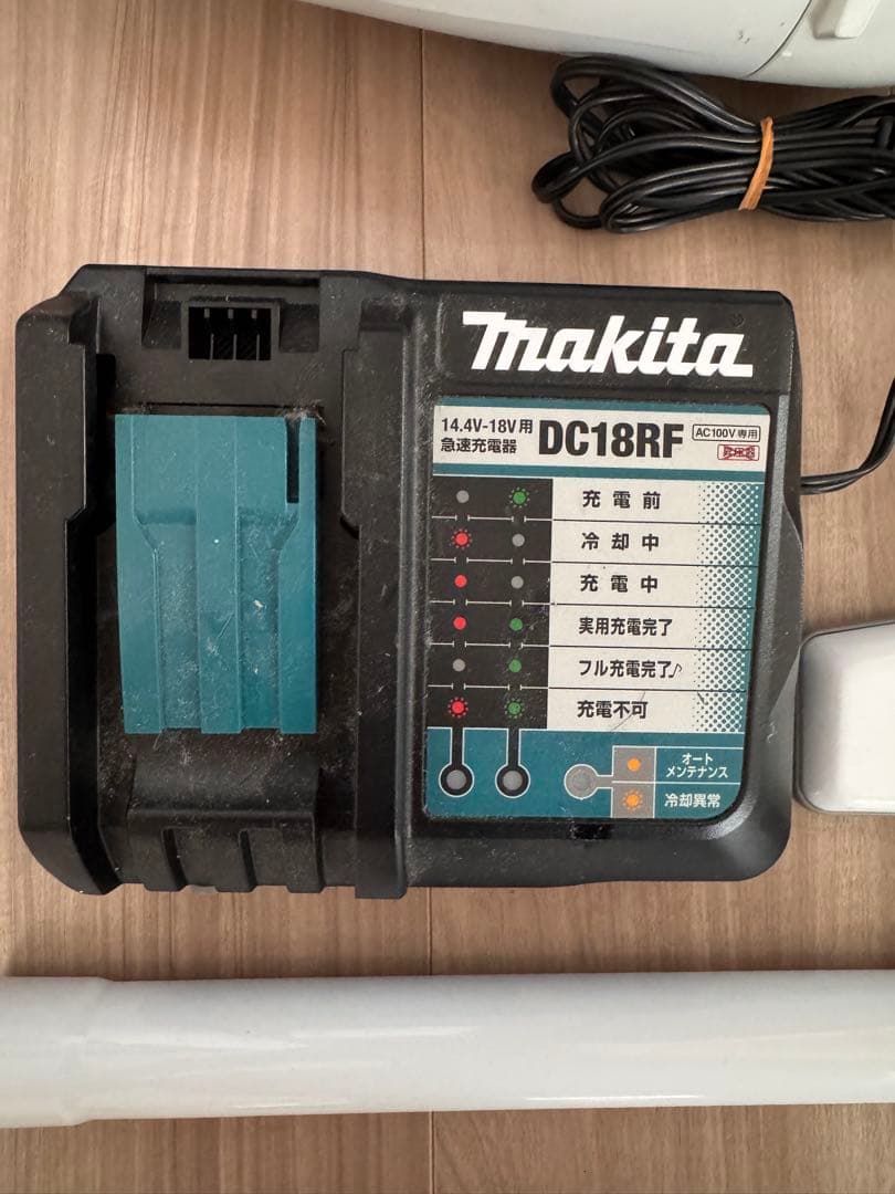 Makita CL181FD コードレス掃除機