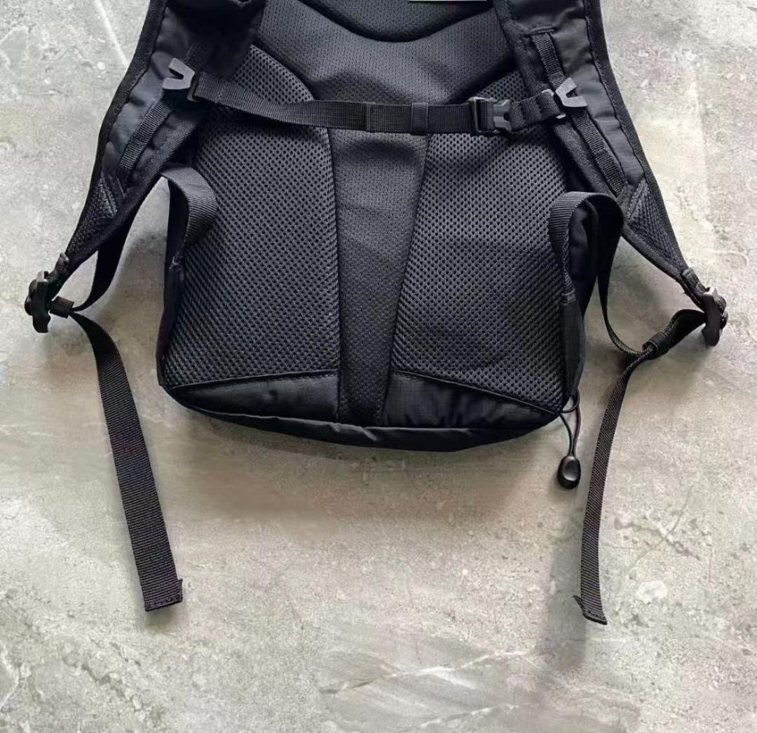 美品 MM6 × Salomon 多機能バックパック