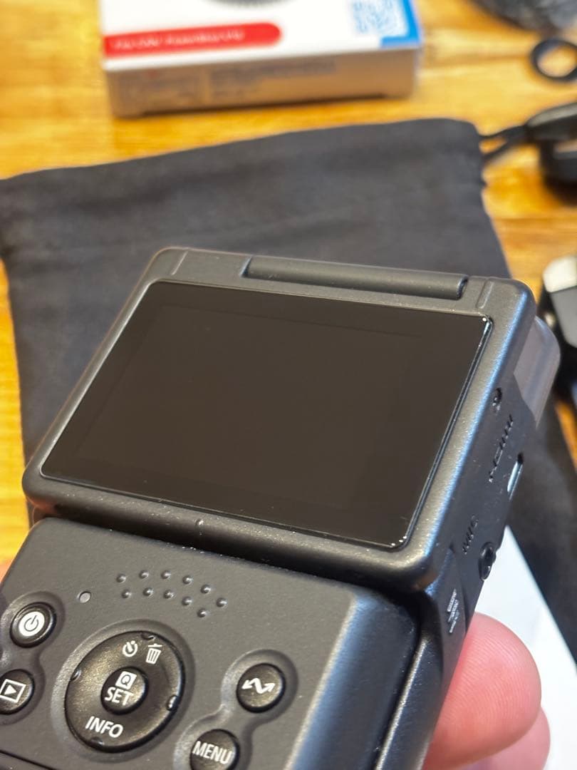 【付属品多数】Canon PowerShot V10 シルバー PSV10SL