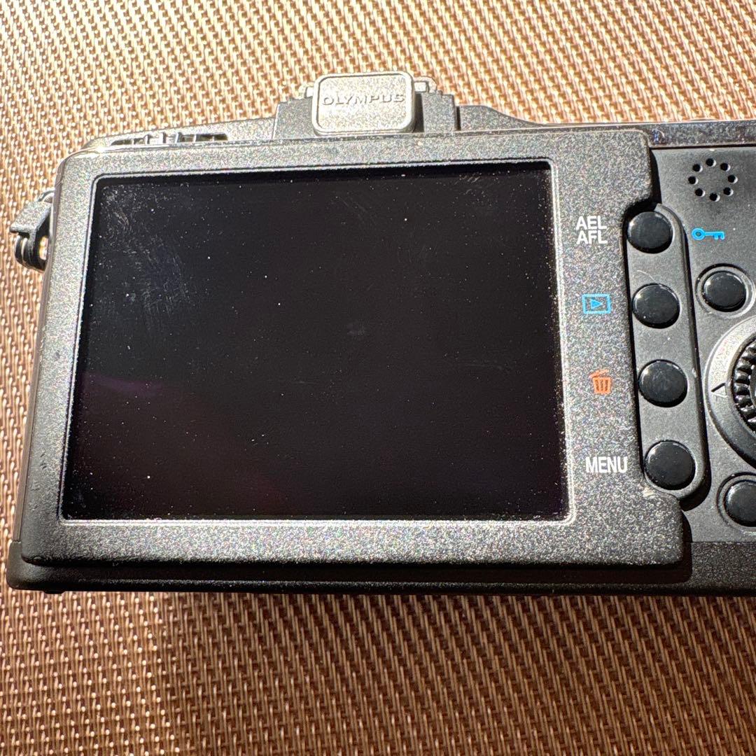 OLYMPUS ミラーレス一眼　E-P2 シャッター数3015 本体