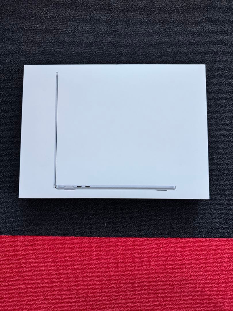 Apple M2チップ搭載13.6インチMacBook Air 美品　おまけ付き