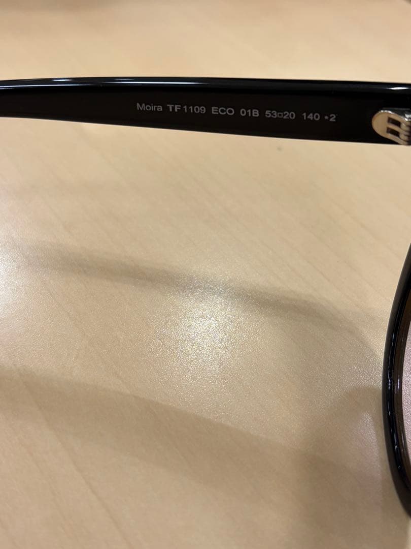 TOM FORD Moira TF1109 ブラックサングラス