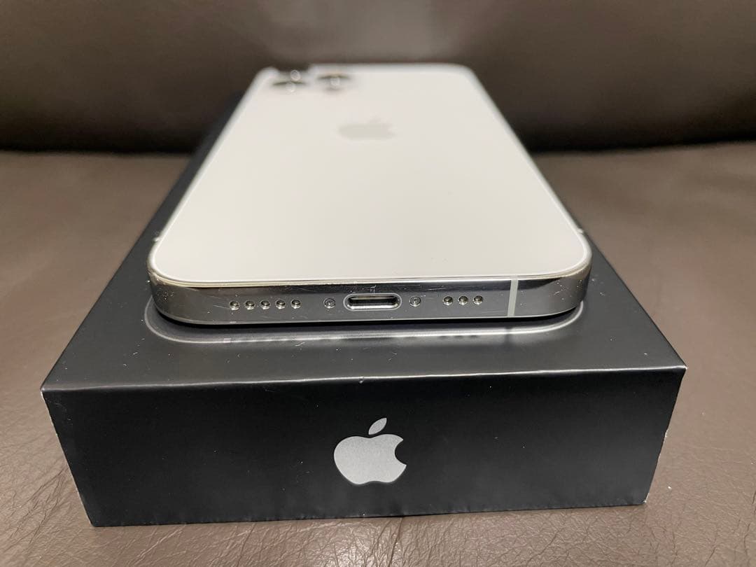 【中古】iPhone 12 pro シルバー 256 GB SIMフリー