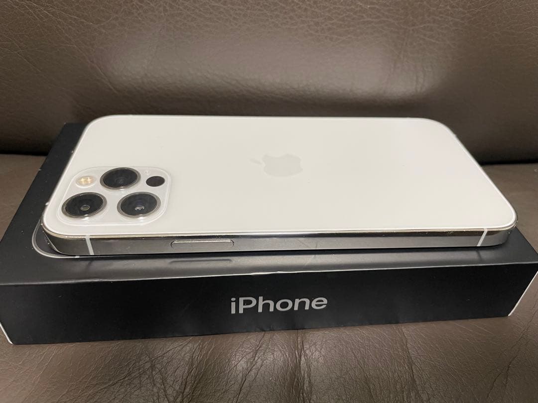 【中古】iPhone 12 pro シルバー 256 GB SIMフリー
